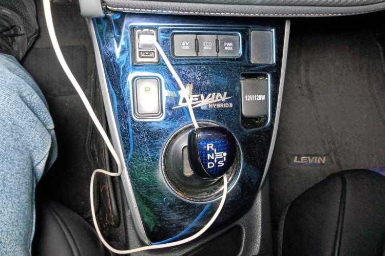 Used Toyota Levin 2017 Revised Dual-Engine 1.8H GS E-CVT Elite Sunroof Version China V Standard Gear Lever