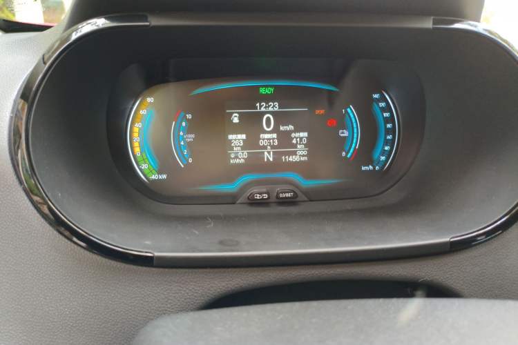 Used Chery Little Ant 2022 Restyled Version Sweet Pink Edition Half-Sugar Version 28.8 kWh 30 kW 301 km Instrument Cluster