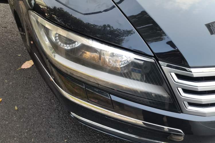 Used Volkswagen Phaeton 2009 4.2L V8 4-Seater Extended Executive Edition Right Front Headlight