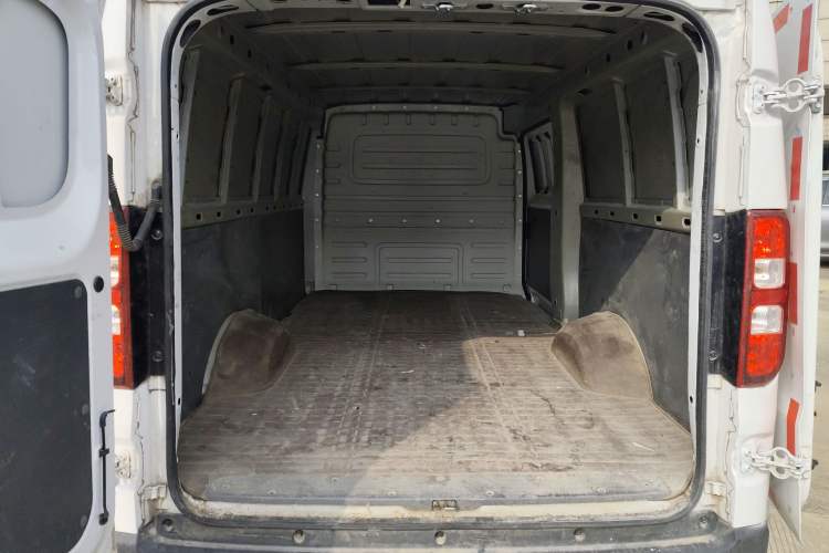 Used Wuling Yangguang 2024 300km Comfort Version with Sealed Windows 60kW