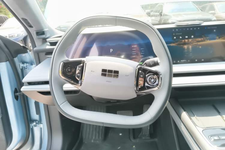 Used Geely Galaxy E8 2025 700 km Long-Range Intelligent Driving Version