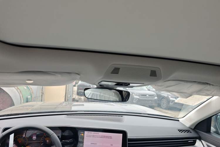 Used Volkswagen Tavendor 2026 Model 330TSI Luxury Journey—Shared Enjoyment Edition Headliner