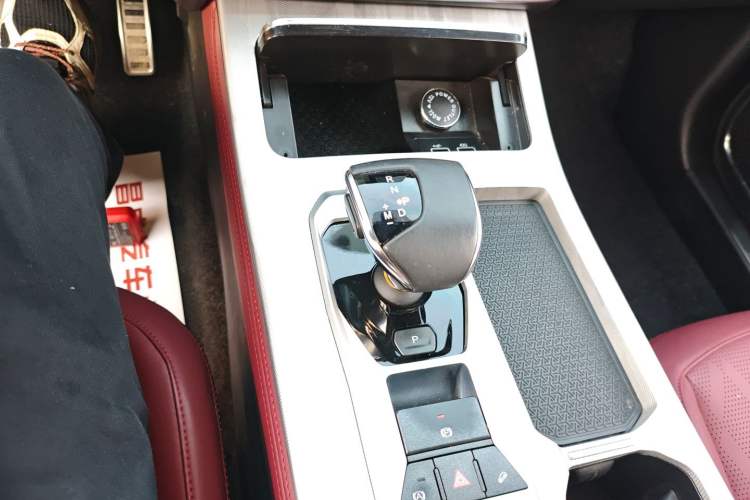 Used JETOUR X70 PLUS 2023 1.5T DCT Brave PLUS 7-Seater