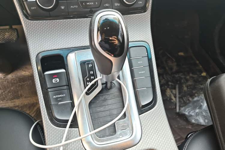 Used Geely Auto Emgrand GS 2017 Elegant Edition 1.3T Automatic Smart Connectivity Model Gear Lever