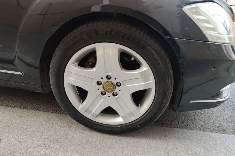 Used Mercedes-Benz S-Class 2010 S 350 L Luxury Model Right Front Wheel Hub