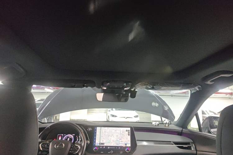 Used Lexus RX 2023 350h Two-Wheel Drive Comfort Edition Headliner