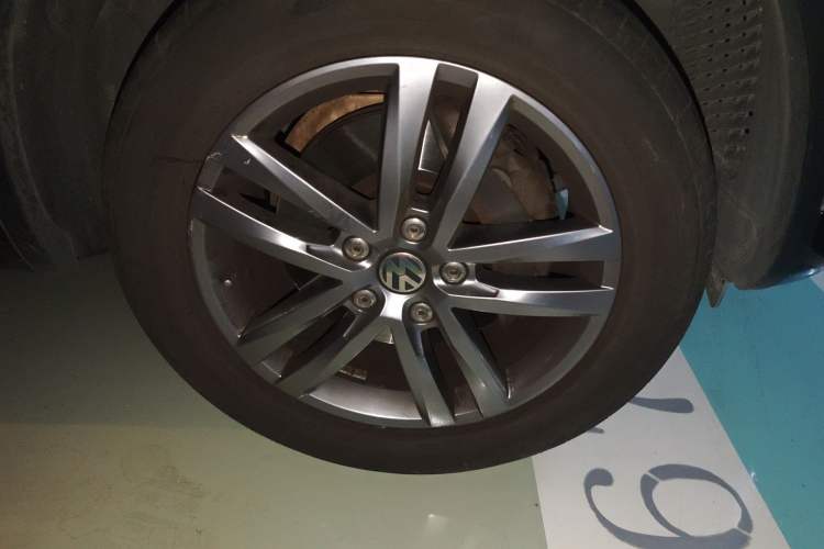Used Volkswagen Touareg 2017 3.0 TSI R-Line Peak Edition Right Front Wheel Hub