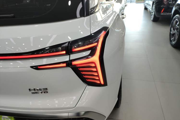 Used Hongqi HS3 2023 1.5T Two-Wheel Drive Shanwei Edition
