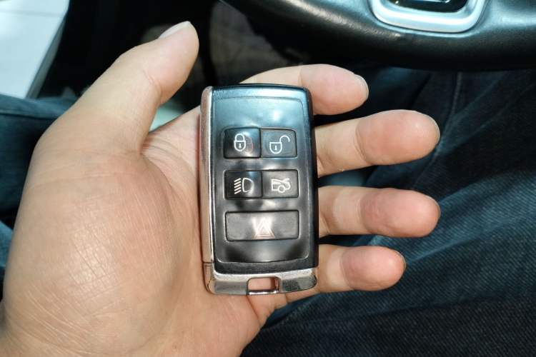 Used Jaguar XEL 2020 2.0T 200PS R-DYNAMIC Youth Sports Edition Vehicle Key