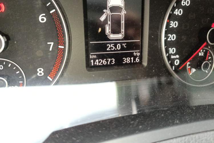 Used Volkswagen Sharan 2016 280TSI Enjoyment Model 7-Seater Odometer Close Up