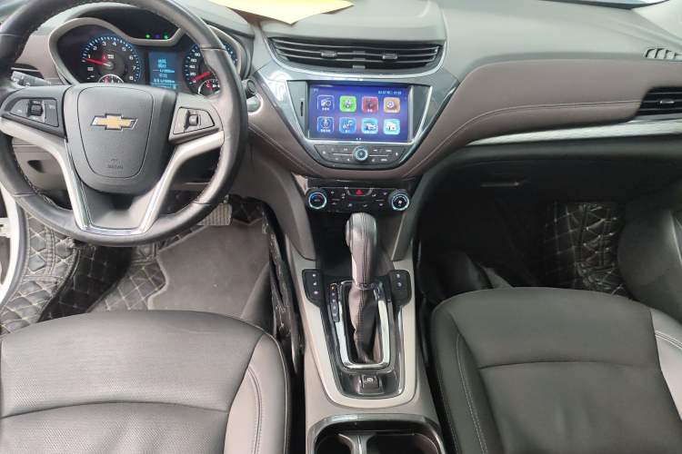 Used Chevrolet Malibu 2017 1.5T Automatic Luxury Edition Audio And AC Panel