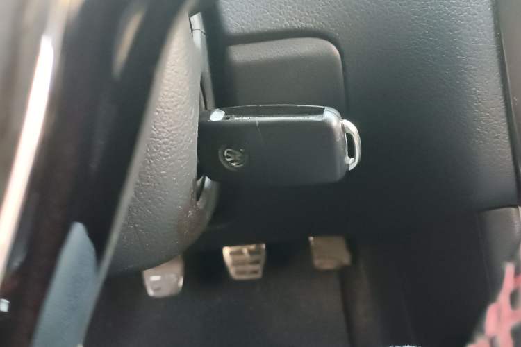 Used Volkswagen Polo 2014 1.6L Cross Polo Manual Vehicle Key