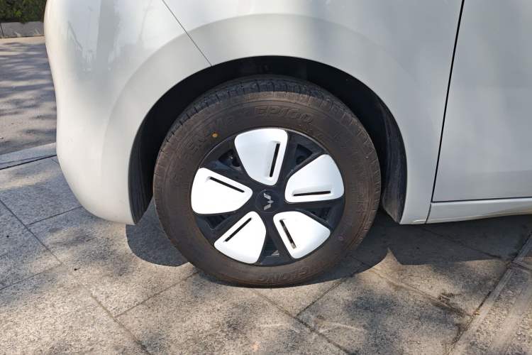 Used Wuling Hongguang MINIEV 2025 Four-Door Version Advanced Edition Left Front Wheel Hub