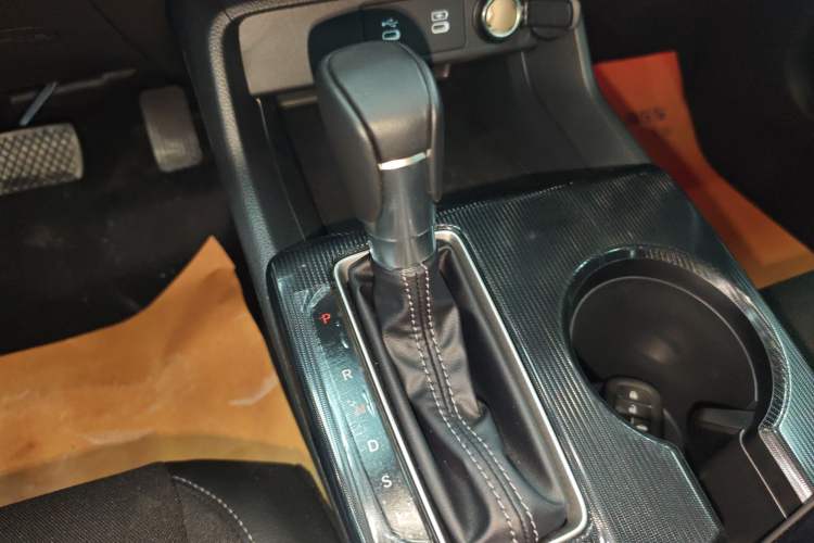 Used Honda Civic 2025 240TURBO CVT SmartFun Pro Gear Lever