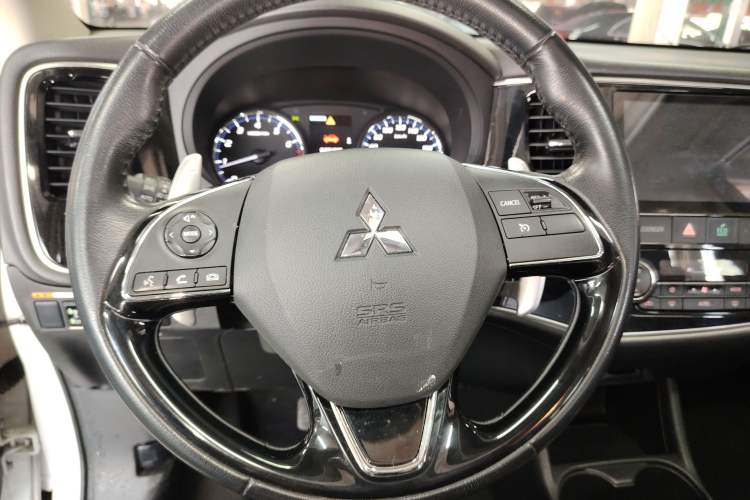 Used Mitsubishi Outlander 2016 2.4L 4x4 Luxury Edition 7-Seater