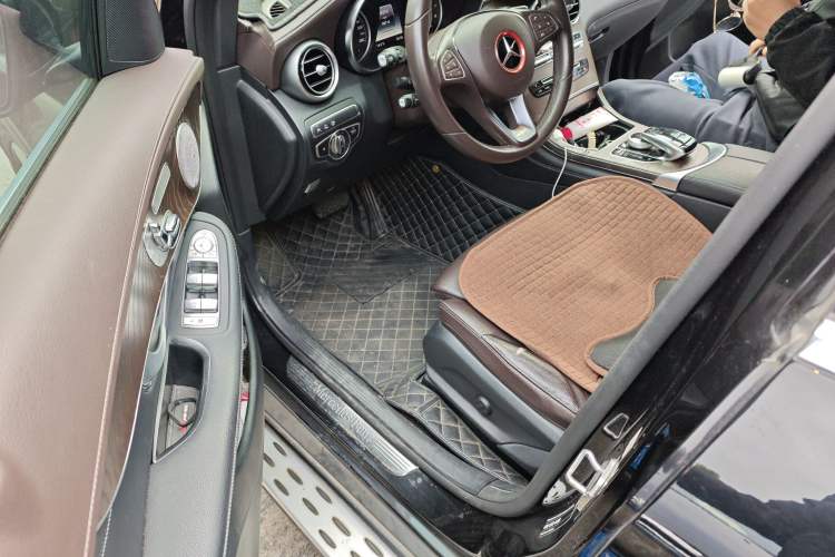 Used Mercedes-Benz GLC 2018 GLC 300 4MATIC Sport Edition Driver Seat