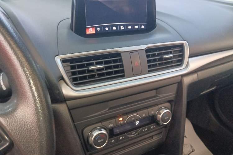 Used Mazda Mazda 3 Axela 2017 Sedan 1.5L Automatic Luxury Model Emission Standard China V
