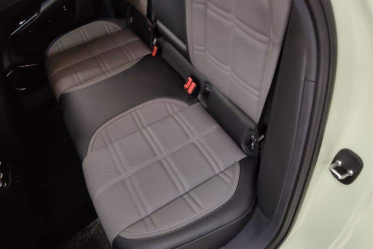Used Hongqi EH7 2024 690 Pro Left Rear Seat