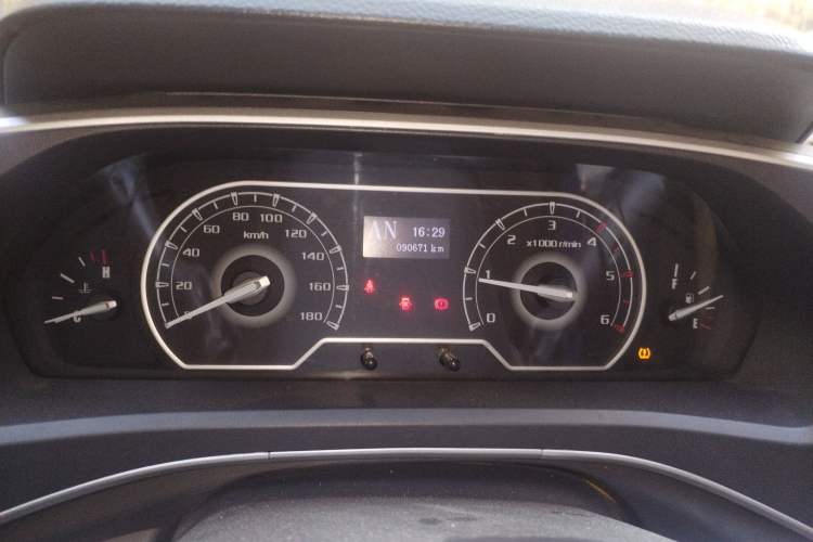 Used SAIC MAXUS Xintu V80 2021 2.0T PLUS Manual City Edition Short Wheelbase Ultra-Low Roof 5/6 Seats