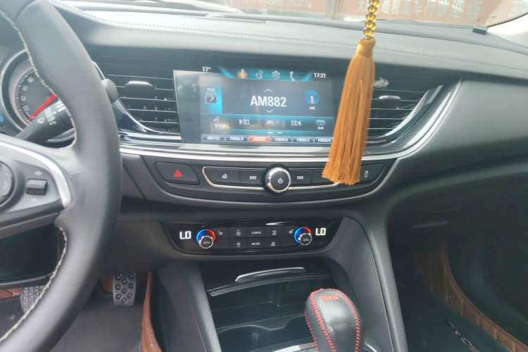 Used Buick Regal 2017 20T Elite Edition Audio And AC Panel