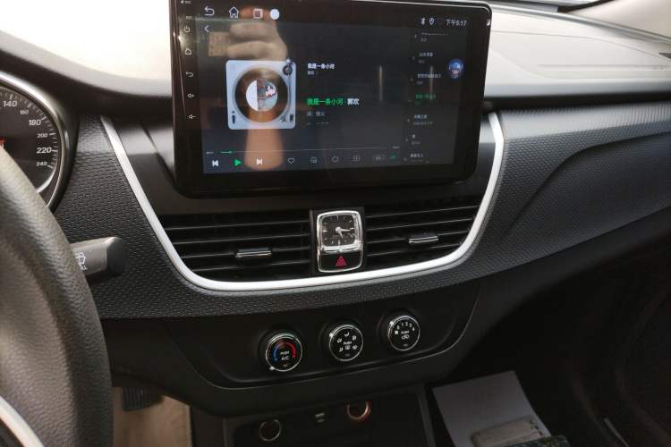 Used Baojun 730 2019 1.5T CVT Fashion Model 7 Seats China V Emission Standard Audio And AC Panel