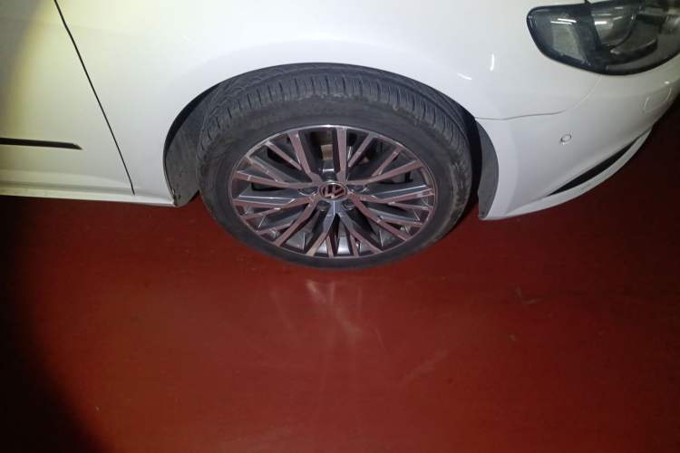 Used Volkswagen FAW-Volkswagen CC 2015 2.0 TSI Ultimate Model Right Front Wheel Hub