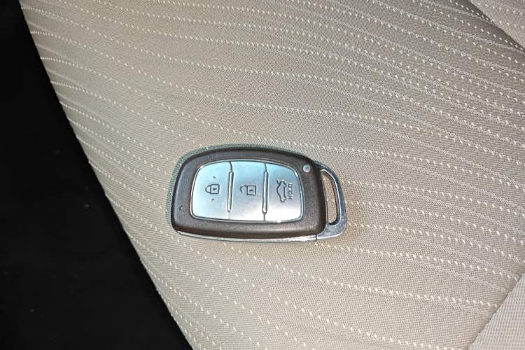 Used Hyundai Verna (older generation) 2014 1.4L Manual Top-Tier Model TOP Vehicle Key