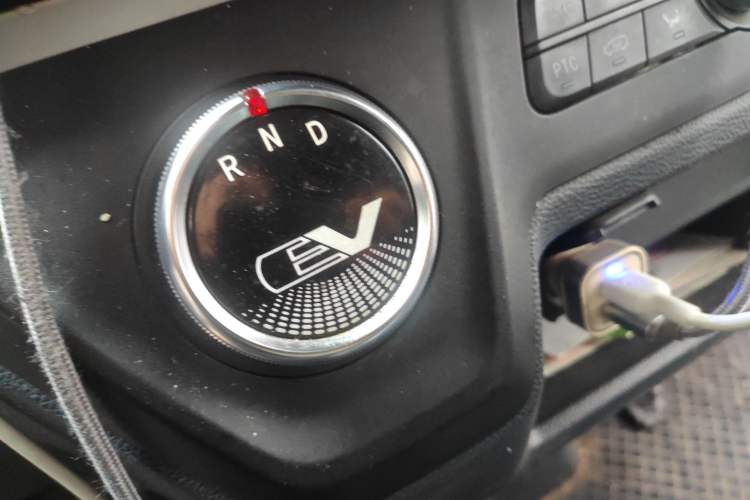 Used SAIC MAXUS EV30 2022 Pure-Electric Smart Logistics Expert with Long Wheelbase Guoxuan