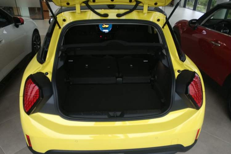 Used MINI 2025 1.5T COOPER Classic Edition Five-Door Version Trunk