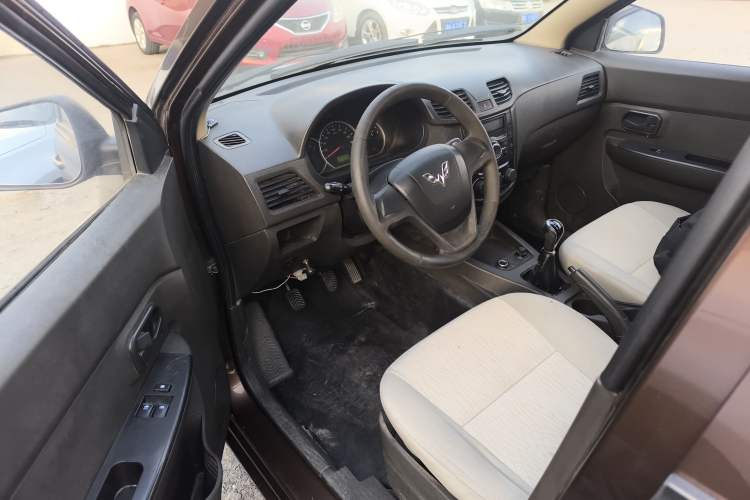 Used Wuling Hongguang 2015 1.2L S Base Model China IV
