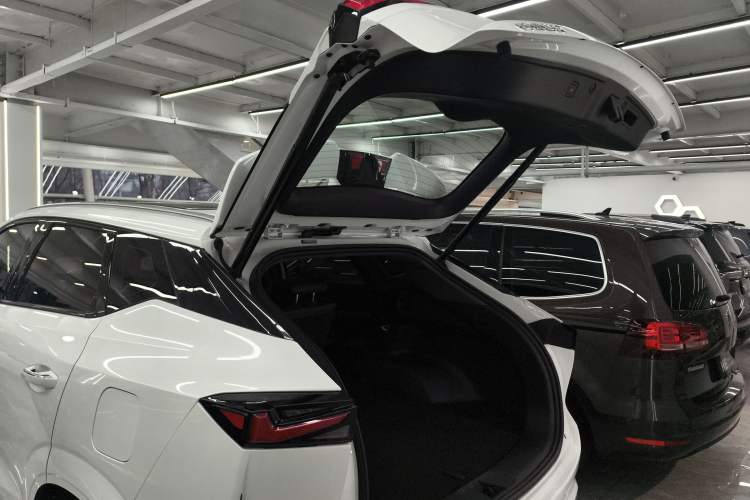 Used Oshan Z6 2023 Blue Whale 1.5T DCT Smart Luxury Model
