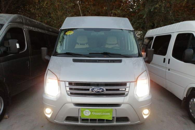 Used Ford Transit Custom 2013 2.4T Diesel Econo-Logistics Vehicle Short Wheelbase Mid-Roof China IV Standard