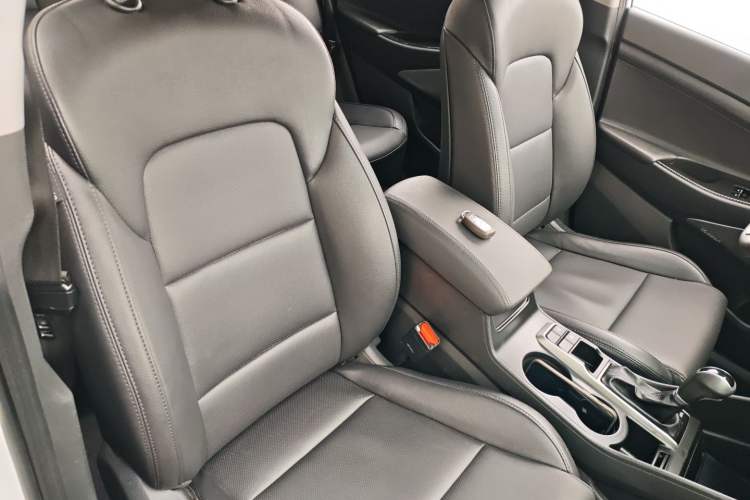 Used Hyundai Tucson 2018 1.6T Dual-Clutch Two-Wheel Drive 15th Anniversary Special Edition Right Front Seat