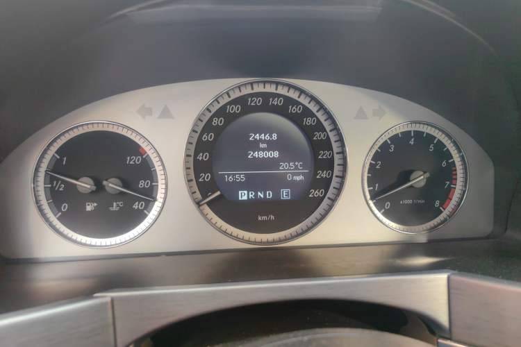 Used Mercedes-Benz GLK-Class 2011 GLK 300 4MATIC Dynamic Model Odometer Close Up