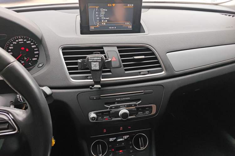 Used Audi Q3 2017 30 TFSI Fashion Model Audio And AC Panel