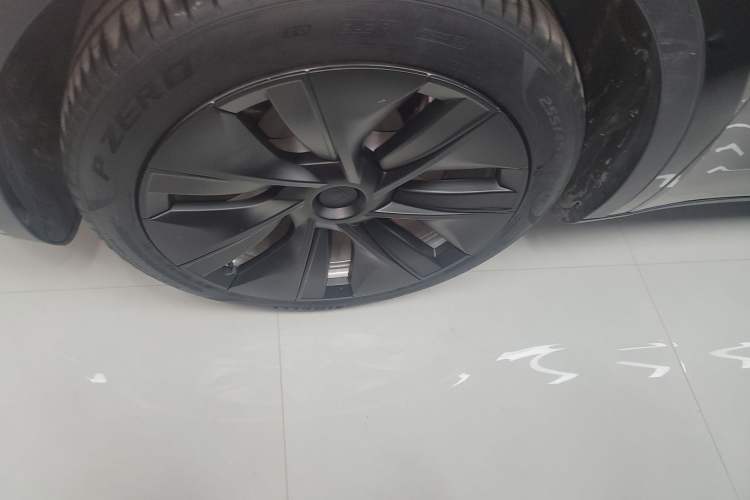 Used Tesla Model Y 2022 Revised Version Rear-Wheel Drive Left Front Wheel Hub