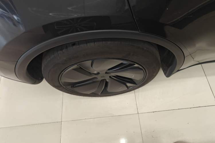 Used Tesla Model Y 2025 Rear-Wheel-Drive Version Exterior 5