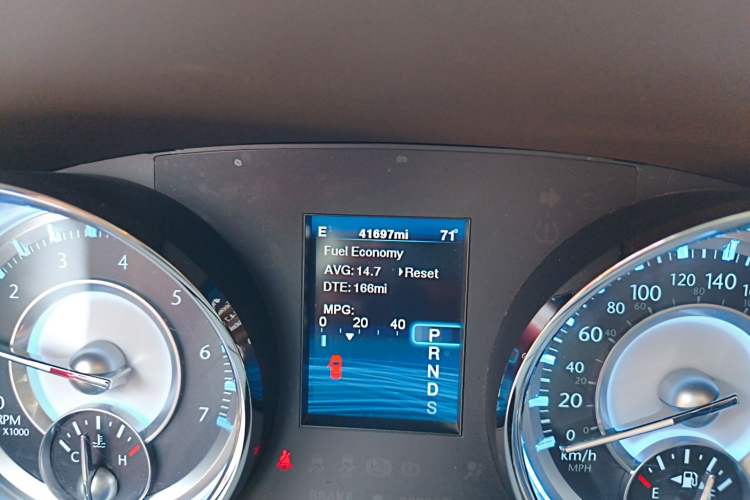 Used Chrysler 300C 2013 3.6L Premium Edition Odometer Close Up