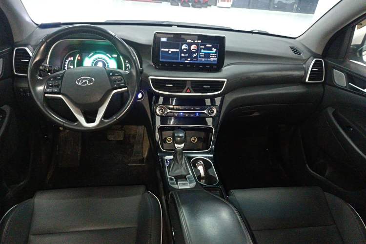 Used Hyundai Tucson 2019 280TGDi Dual-Clutch Two-Wheel Drive Fashion Edition China V Standard Center Console