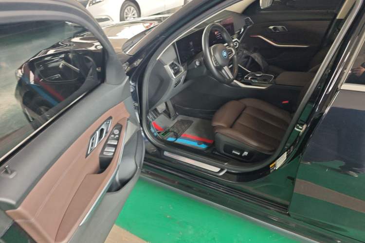 Used BMW i3 2022 eDrive 35 L
