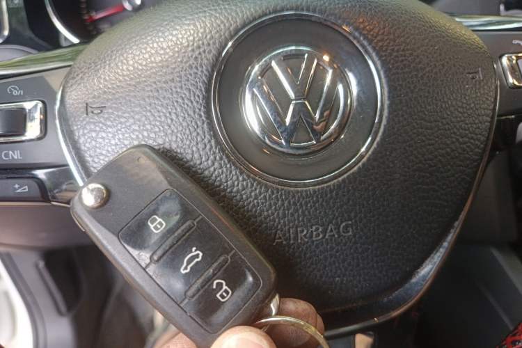 Used Volkswagen Sagitar 2017 230TSI Automatic Comfort Version Vehicle Key