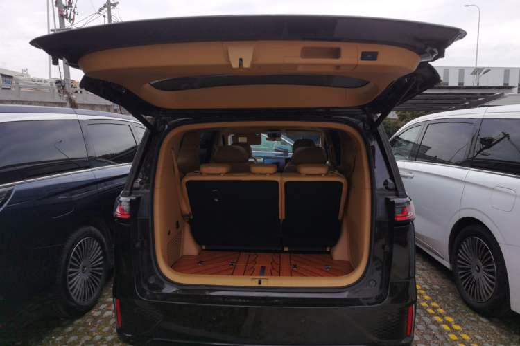 Used VOYAH Dream 2025 PHEV Four-Wheel-Drive Flagship Kunpeng Edition
