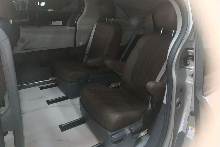 Used Toyota Sienna 2021 2.5L Hybrid Comfort Edition