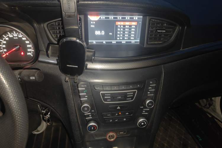 Used Bestune B50 2016 1.6L manual luxury version Audio And AC Panel