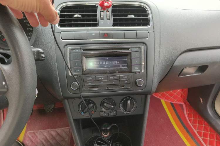 Used Volkswagen Polo 2013 1.4L Manual Comfort Edition Audio And AC Panel