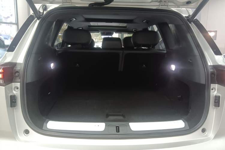 Used Dongfeng eπ eπ008 2025 210 Ultra Range-Extended Version 5 Seats Trunk