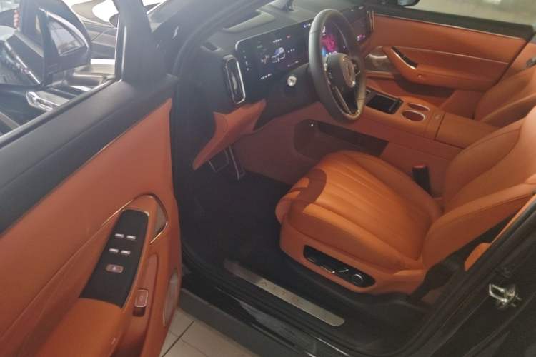 Used Hima AITO M8 2025 Model Pure Electric Max+ Five-Seat Long-Range Version Driver Seat