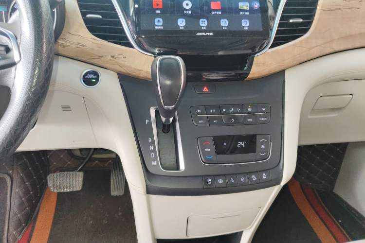 Used Buick GL8 2017 ES 28T Comfort Model China V Standard
