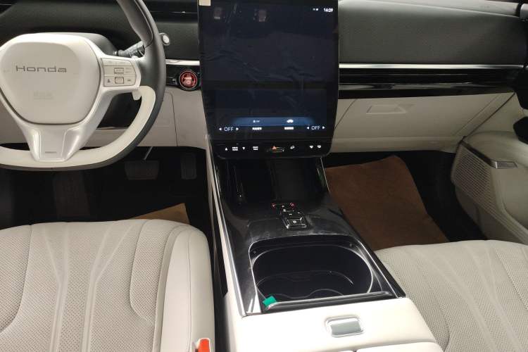 Used Honda P7 2025 Four-Wheel Drive Long-Range Max Audio And AC Panel