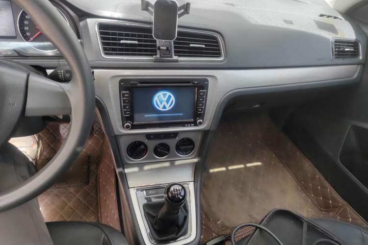 Used Volkswagen Lavida 2013 Restyled Classic 1.6L Manual Comfort Edition

